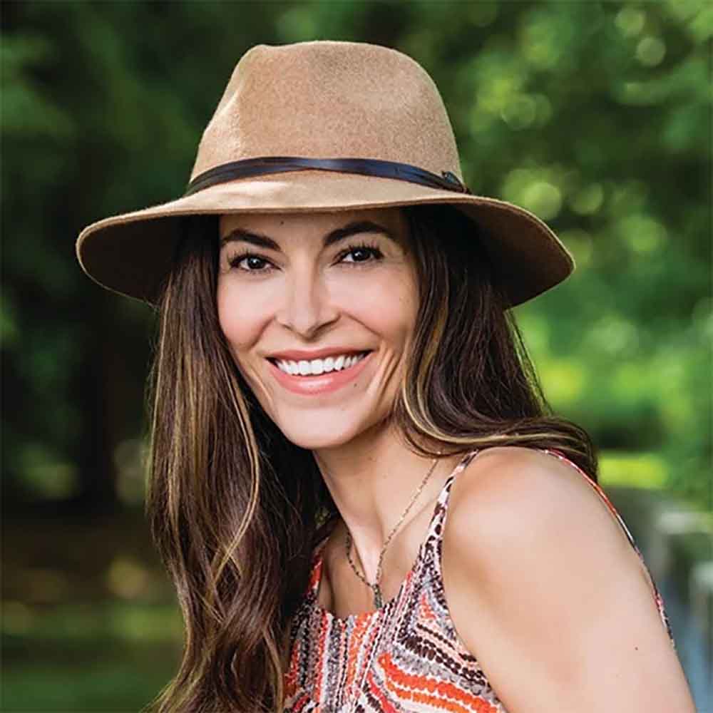 AspenWoolFeltSafariHat-WallarooHatsmodelwearingcamelcolorhat.jpg