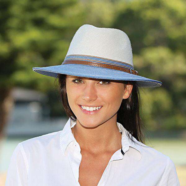 Kristy_B146_Heritage_Ice_blue_Lifestyle.jpg